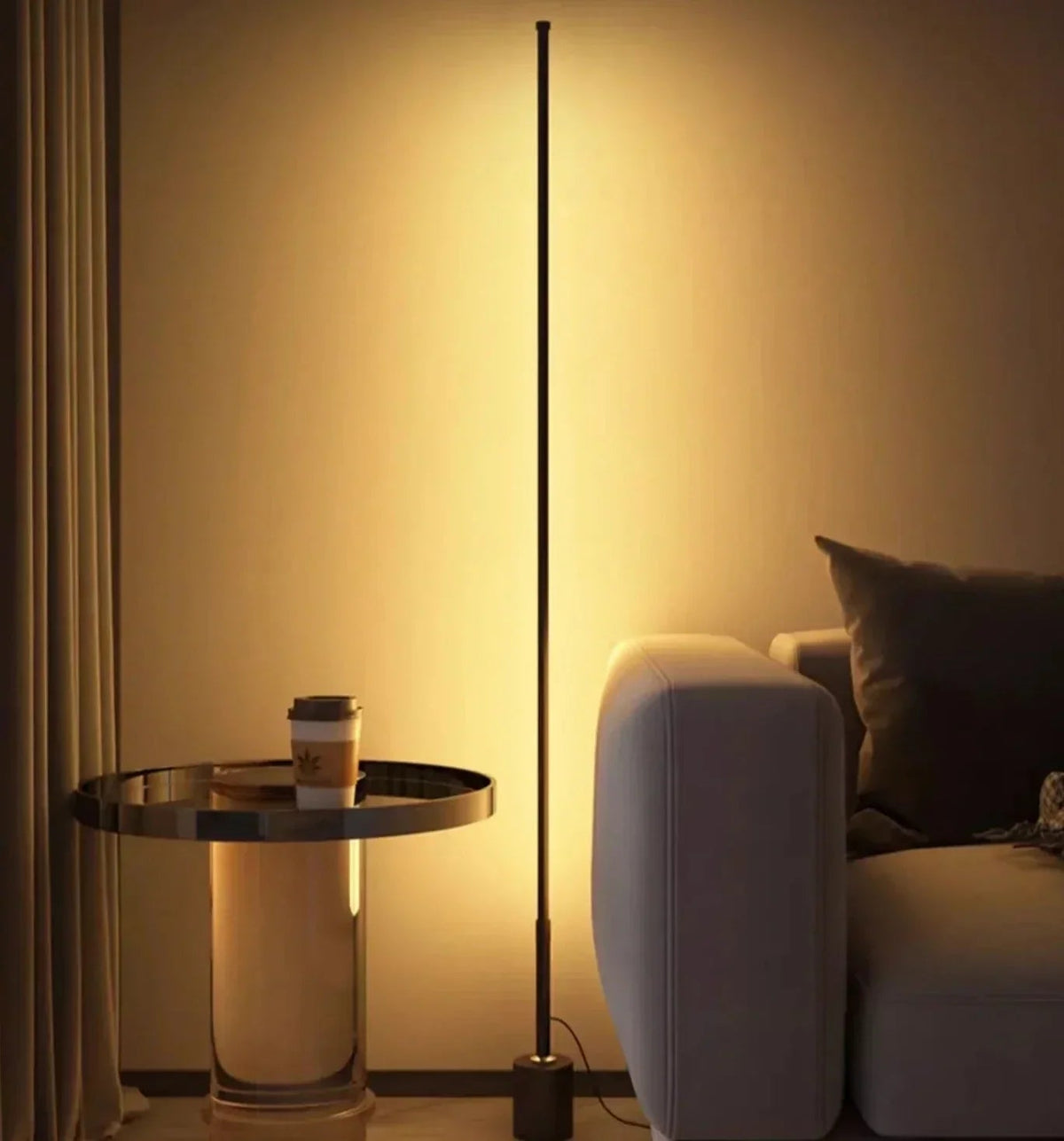 Verstellbare LED-Stehlampe von Lunavo für gezieltes Licht im Wohnbereich