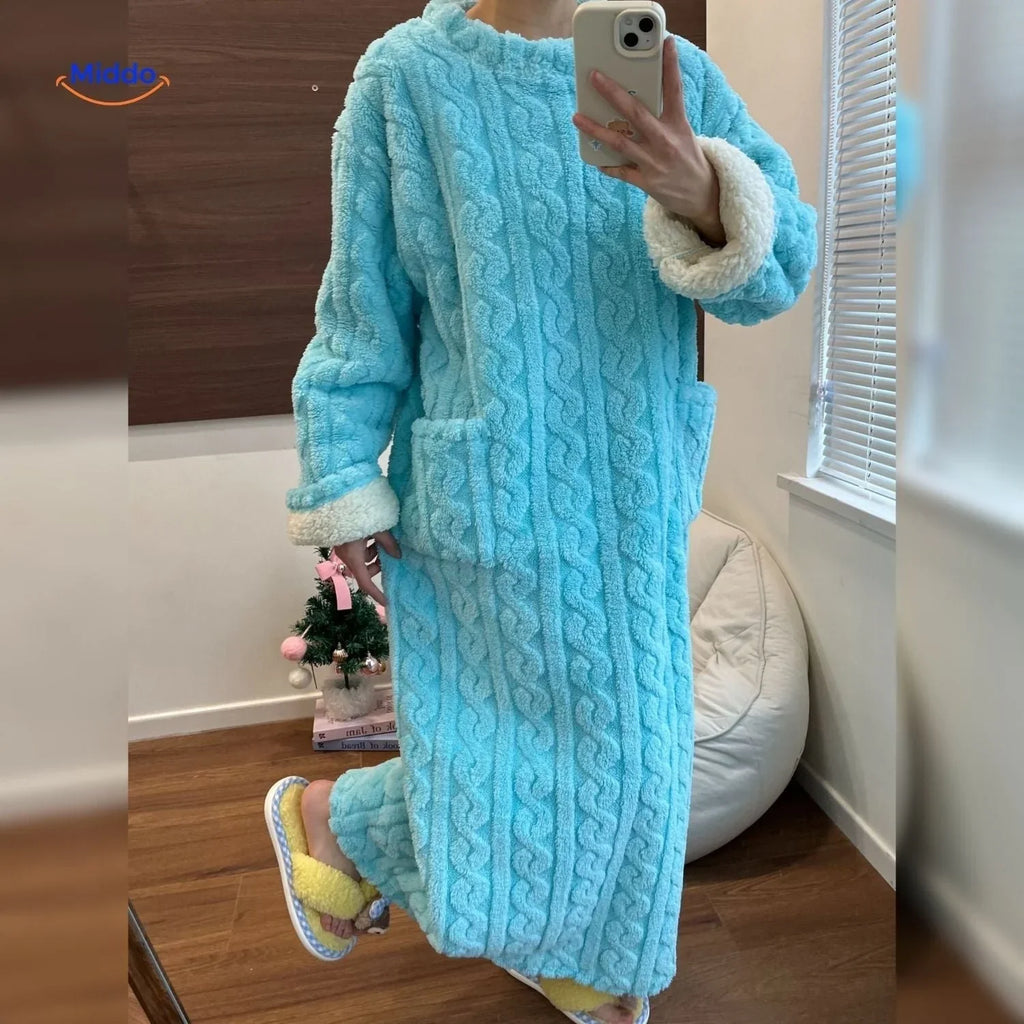 Gemütliches Decken-Kleid zum Warmhalten am Abend