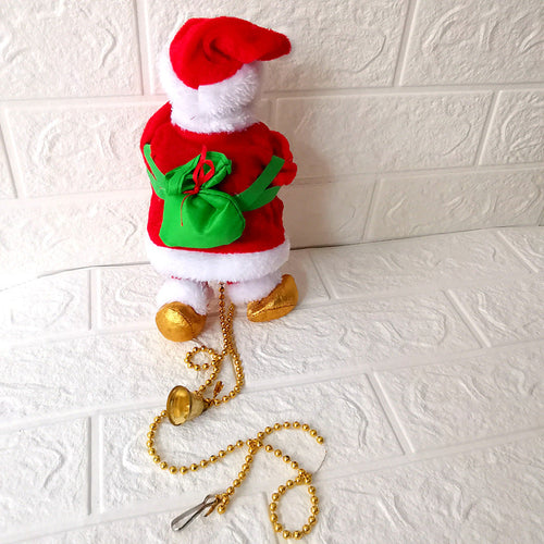 Weihnachtsmann-Figur zur Dekoration auf einem Regal