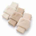 Fingerlose Handschuhe beim Bedienen eines Touchscreens