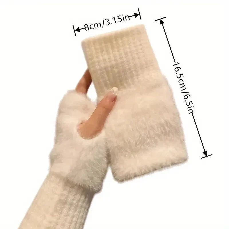 Paar fingerlose Wärmivo Handschuhe für kalte Tage