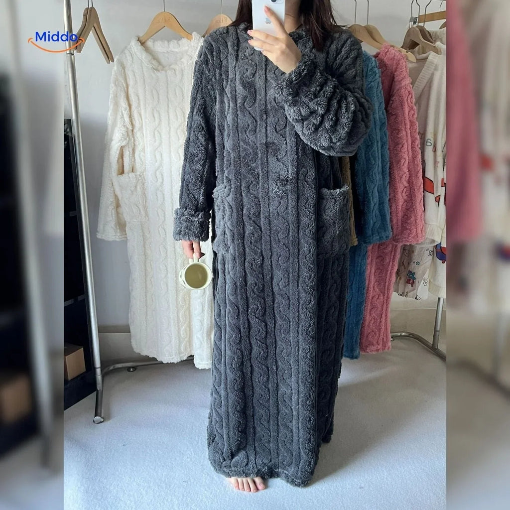 Weich gefüttertes Decken-Kleid für wohlige Wärme