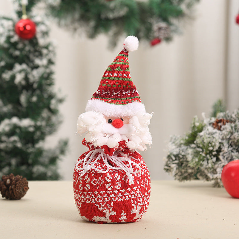 Festlicher Kranz als weihnachtlicher Schmuck für verschiedene Räume
