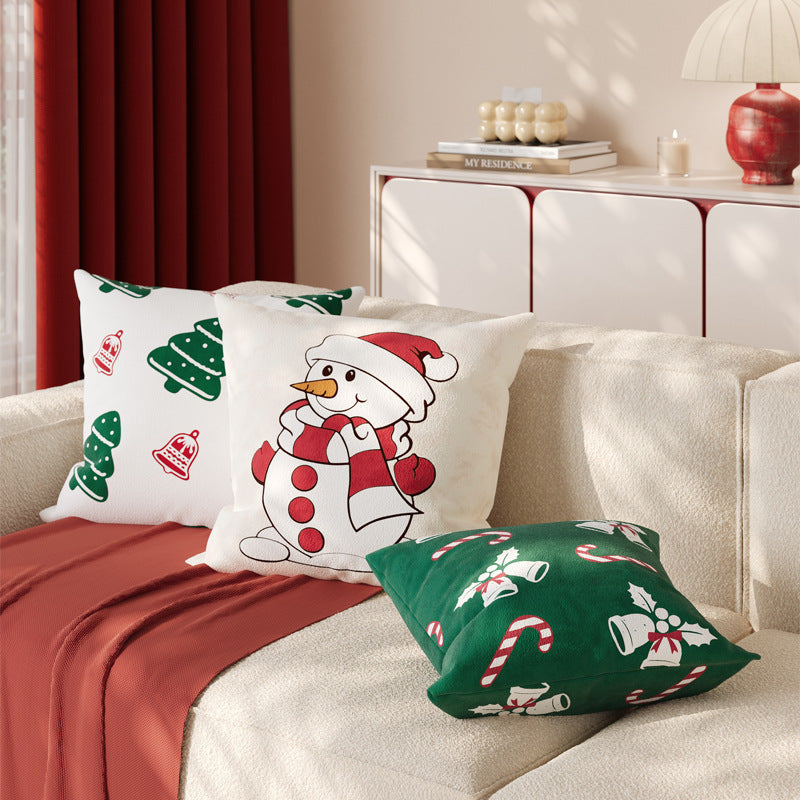 Weicher Weihnachtskissenbezug als stilvolle Dekoration für das Wohnzimmer