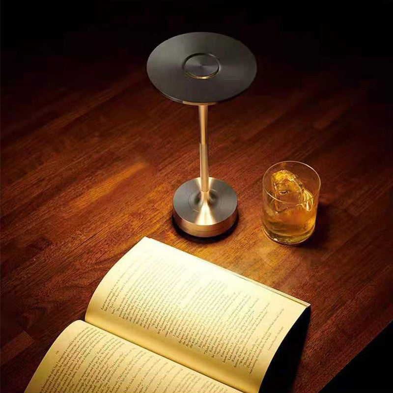 Stilvolle Tischlampe für entspannte Abende im Wohnzimmer