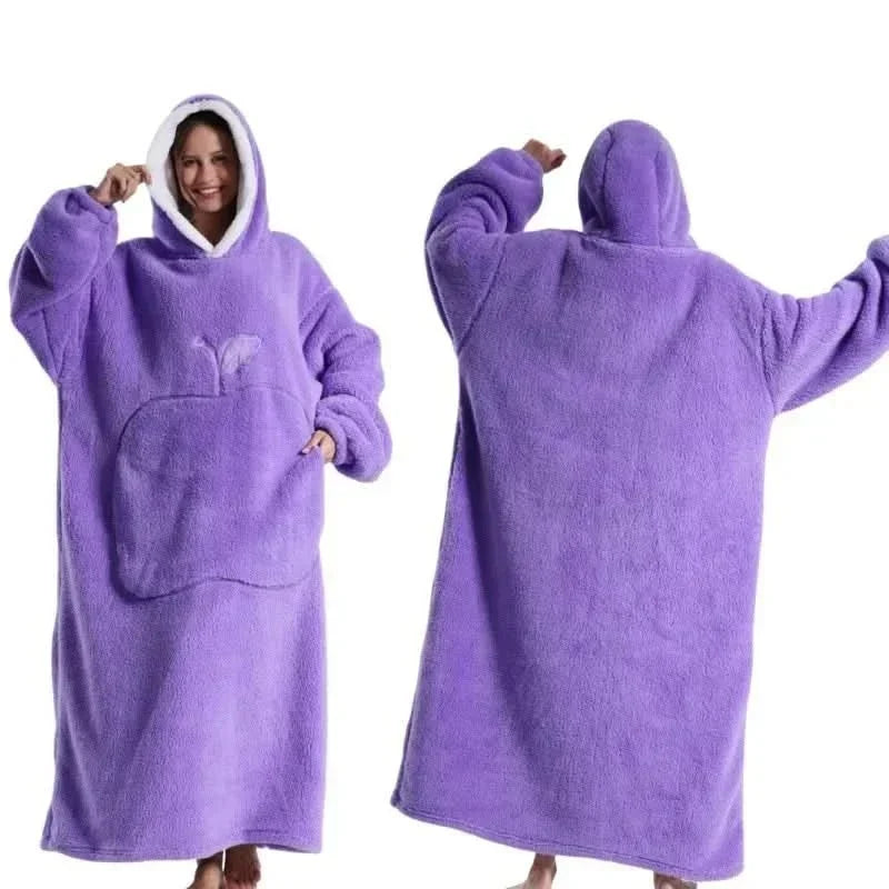 Detailansicht der sorgfältig verarbeiteten Nähte am Kuschelvaro Hoodie